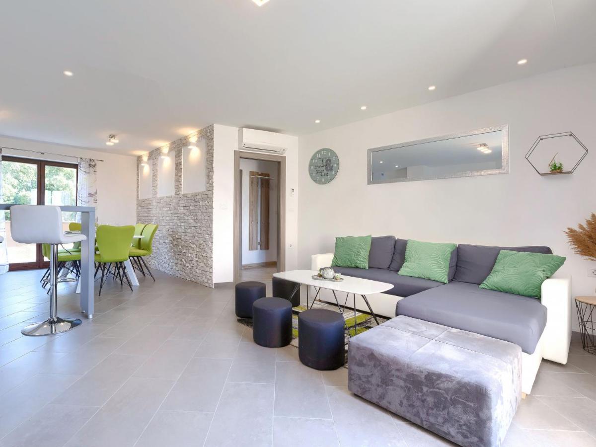 Joy By Interhome * Pula